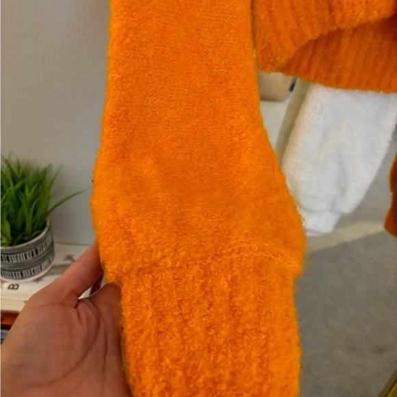 2 for 1 Urban Outfitters Sweaters - Orange & White - Picture 7 of 7